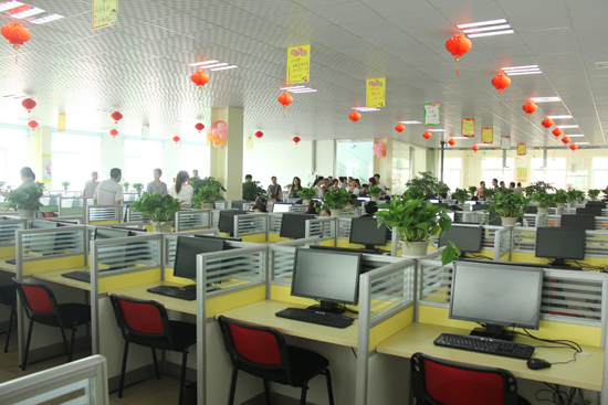 南陽工業(yè)學校實訓室